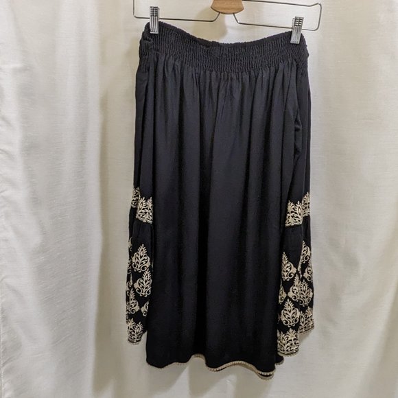 Off The Shoulder Embroidered Top - Black w/ Cream - Sz XXL - Picture 5 of 6